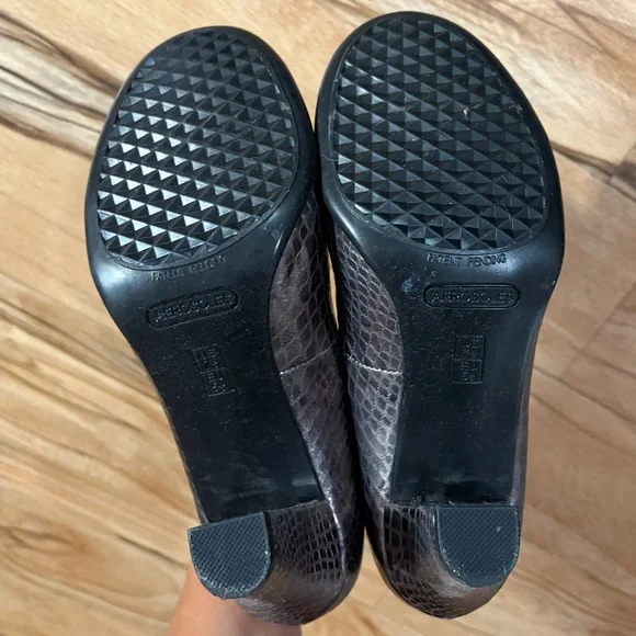 Aerosoles Heelrest Snakeskin Patterned Heels - Picture 5 of 9